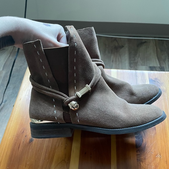 Alma en Pena Tan Ankle Boots - Picture 11 of 15